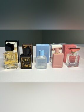 New, unused and authentic Mini Perfumee@@Set Limited Edition/ mini size